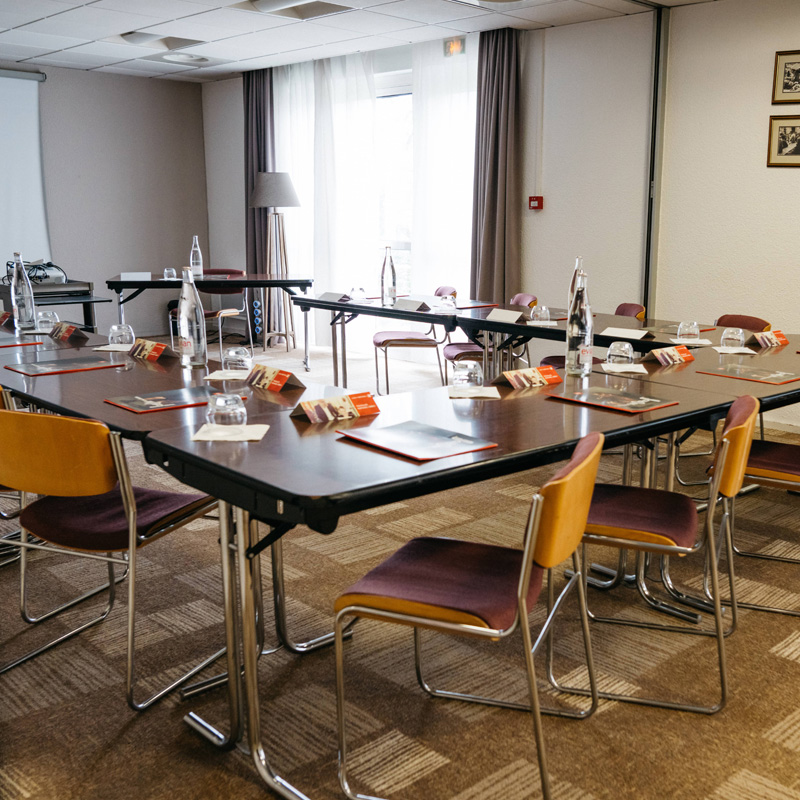 Salle de r&eacute;union de l'h&ocirc;tel